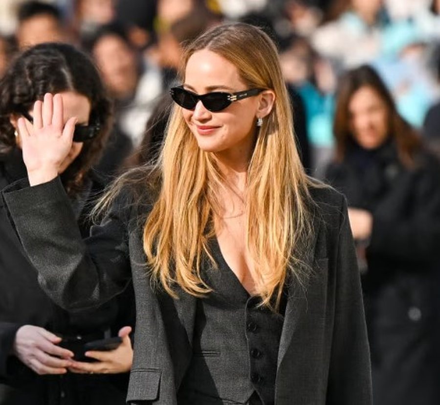 Veshjet e dimrit bëhen më yll me këtë trend çantash