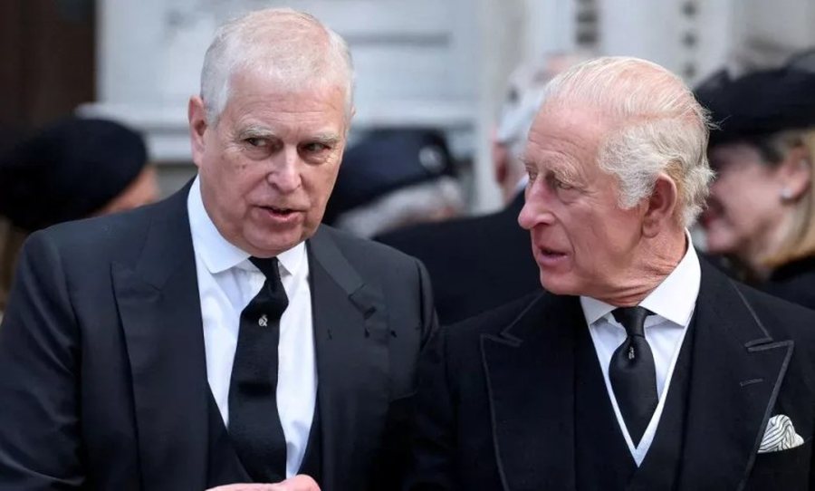 Mbreti Charles i heq vëllait, Andrew, titujt dhe e dëbon nga rezidenca