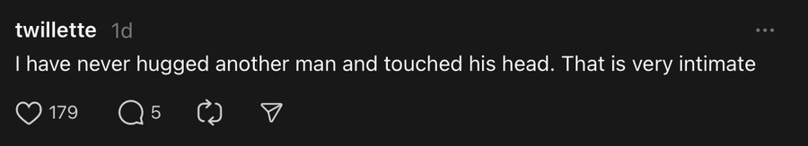 Përqafimi i JD Vance dhe gruas së të ndjerit Charlie Kirk e ka