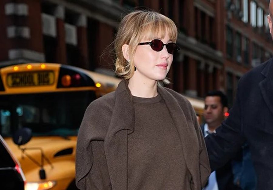 Gocat me stil po blejnë dy nga e njëjta pulovër & kjo