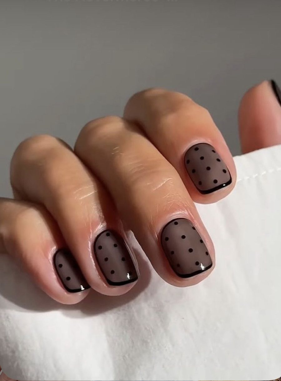 Frymëzohu për thonjtë e radhës: Nuancat më të