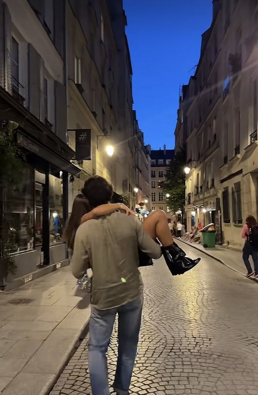 I dashur terapist, a mund t'i besoj burrit që tradhtoi gruan e tij me