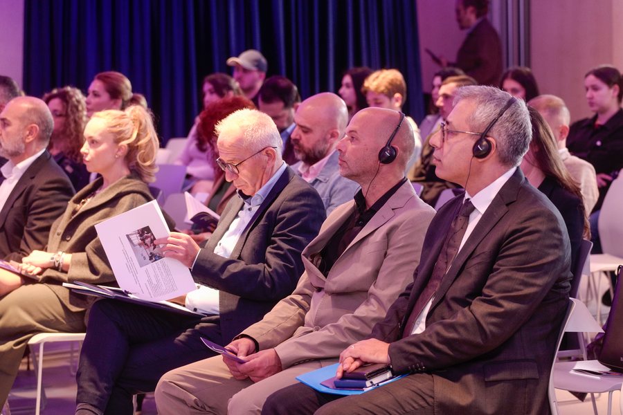 Të rinjtë shqiptarë të vetmuar përballë bullizmit