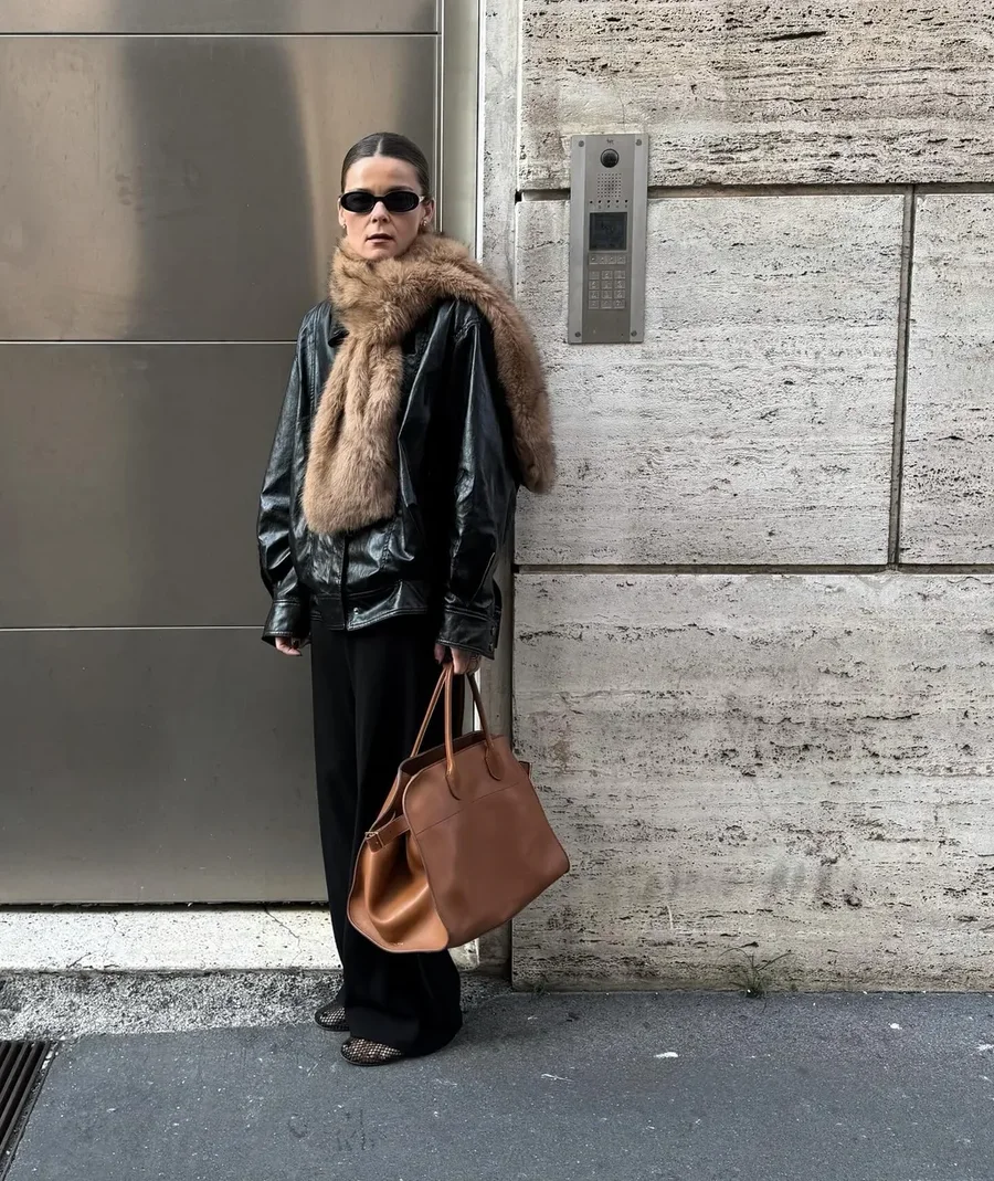 Vajzat më elegante në Paris po zgjedhin këtë aksesor dimri