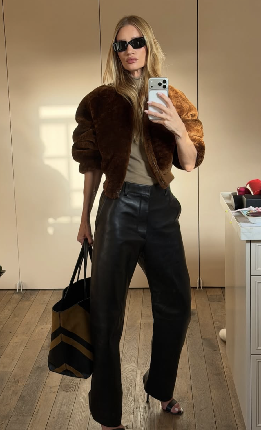 Sinonimi i elegancës: Rosie HW mund të të frymëzojë