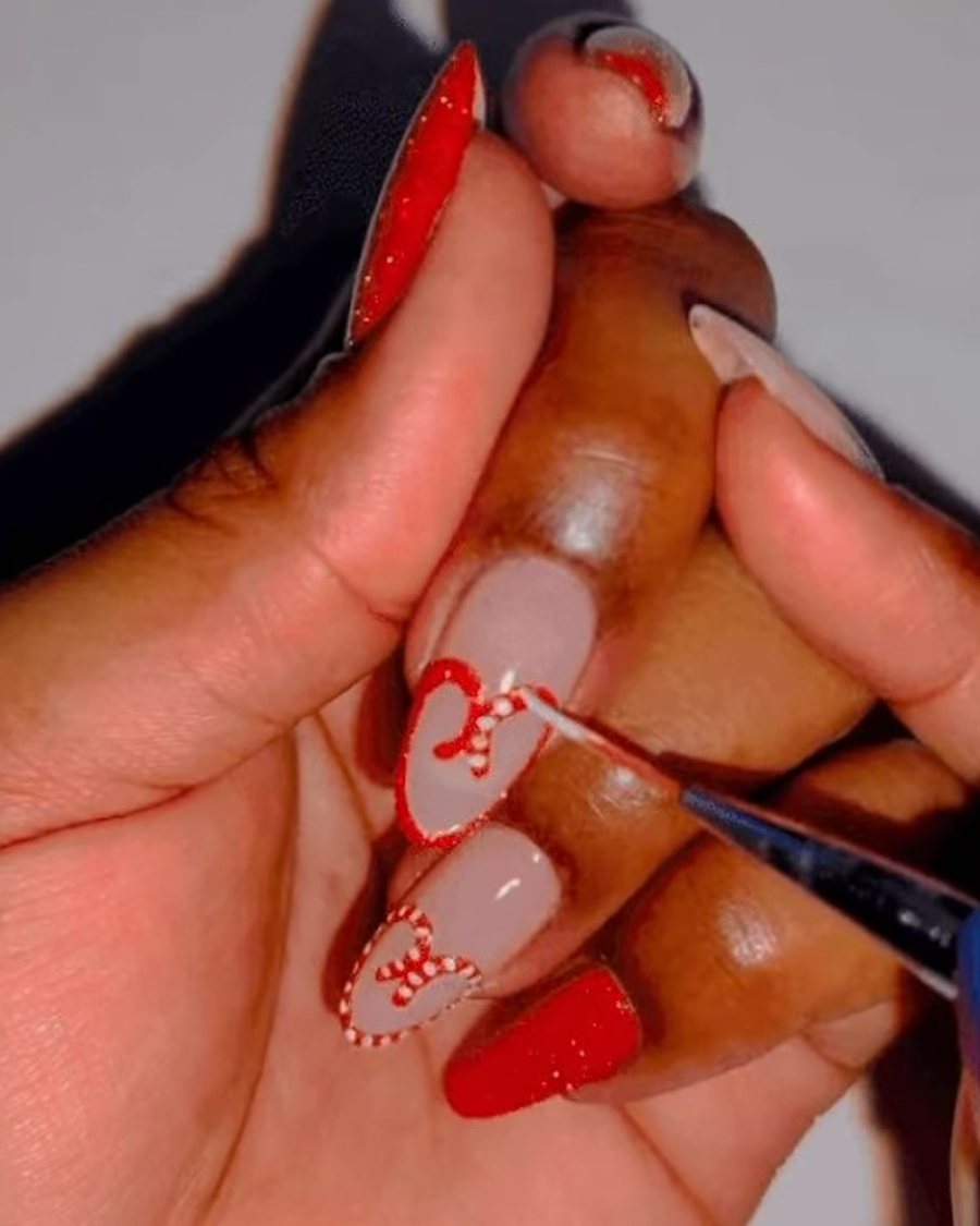 20+ ide për thonjtë e dhjetorit që t'ia tregoni estetistes