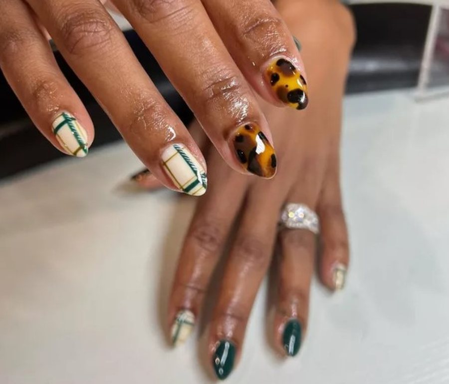 20+ ide për thonjtë e dhjetorit që t'ia tregoni estetistes