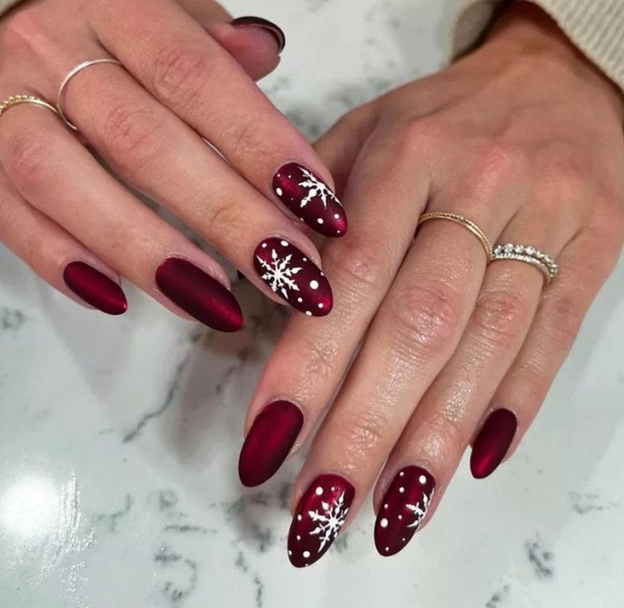 20+ ide për thonjtë e dhjetorit që t'ia tregoni estetistes