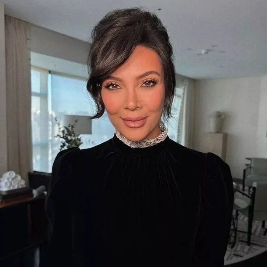 Kris Jenner duket njeri tjetër me flokët më ndryshe që ka