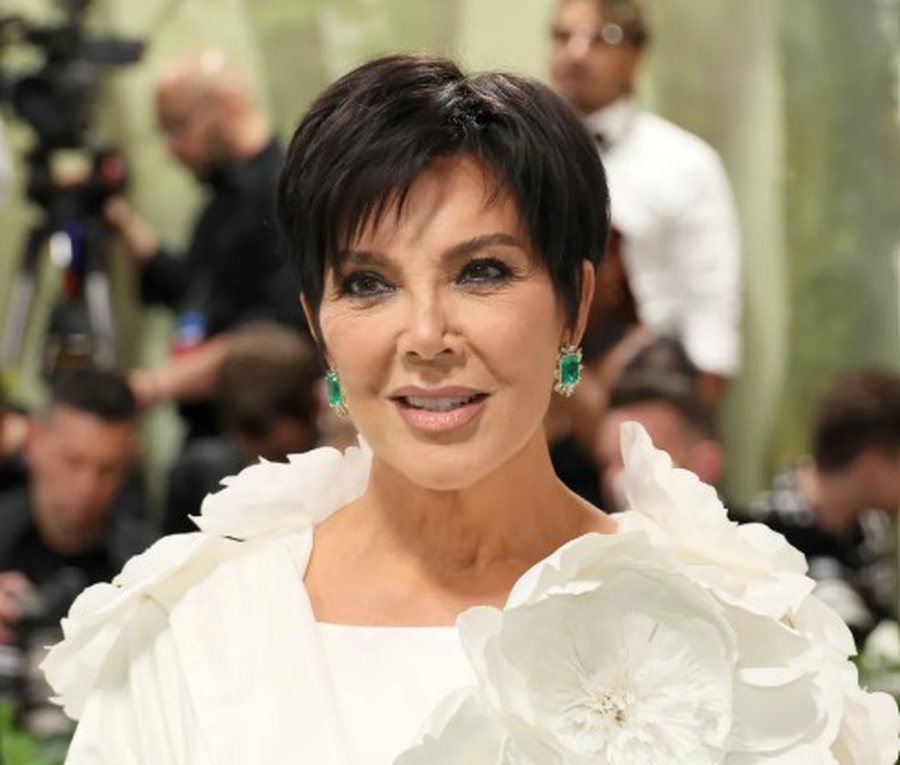 Kris Jenner duket njeri tjetër me flokët më ndryshe që ka