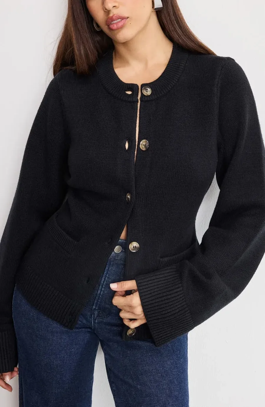 5 stile pulovrash që çdo gardërobë dimri duhet të