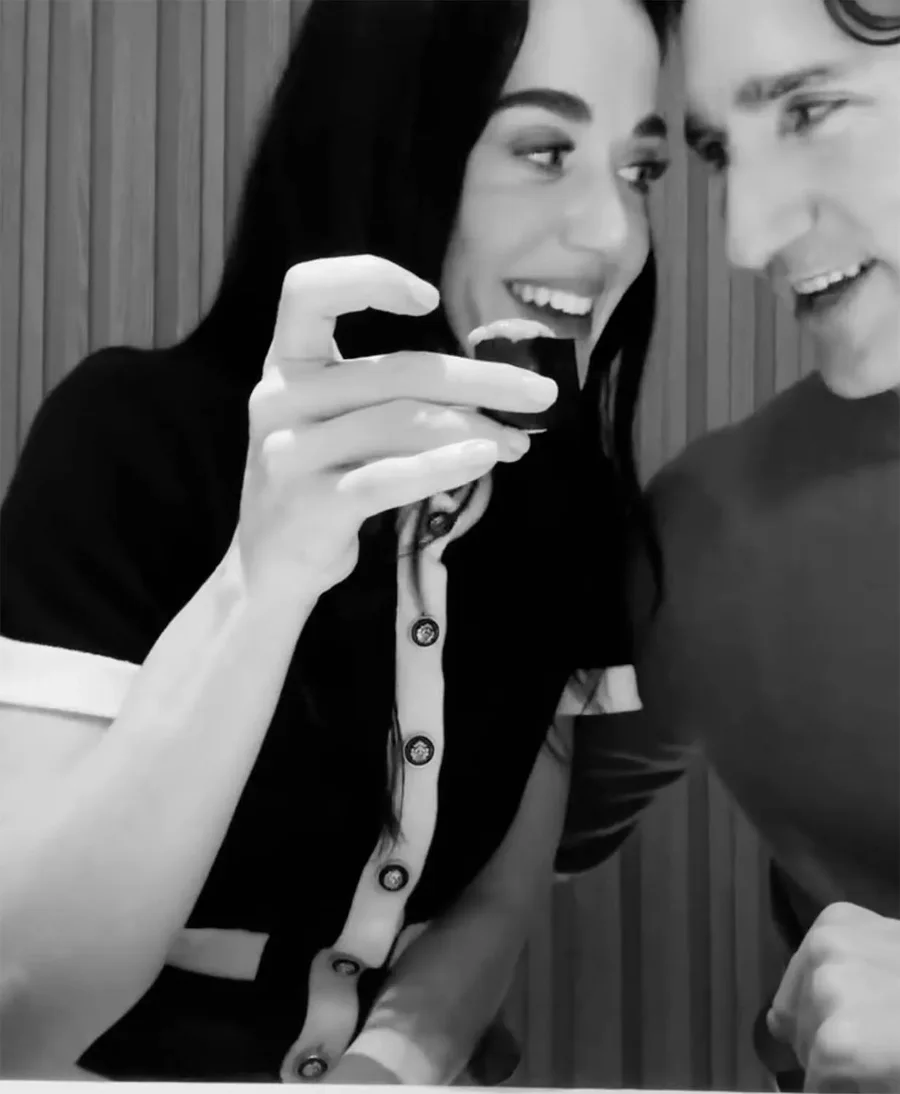 Katy Perry s'ka më sekrete! Poston foto intime nga udhëtimi me