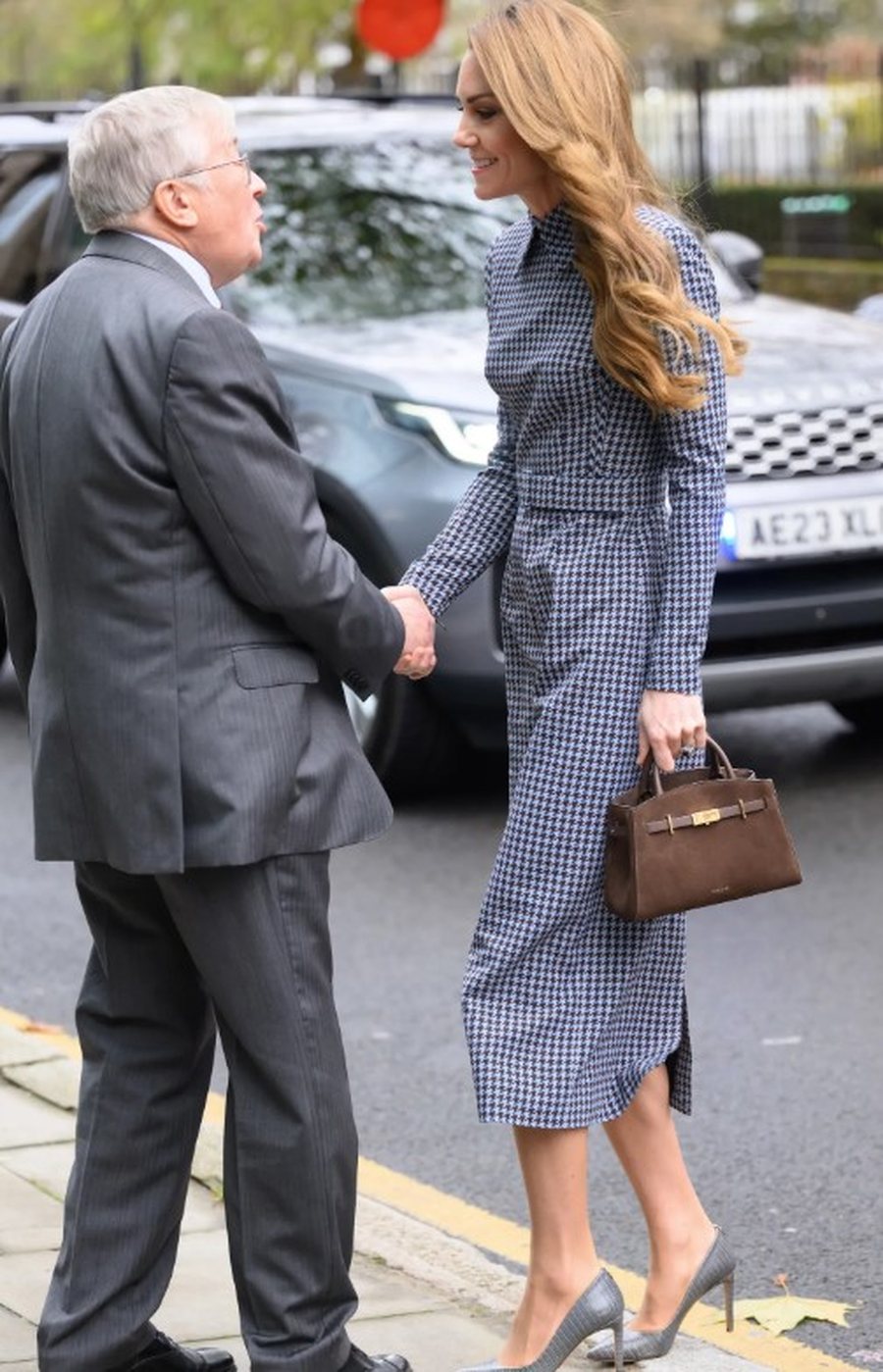 Gardërobës suaj i duhet menjëherë kjo ngjyrë, sipas