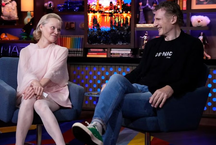 Pamela Anderson thyen heshtjen për lidhjen me Liam Neeson dhe... zbulon