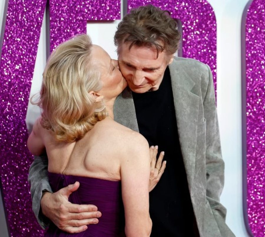 Pamela Anderson thyen heshtjen për lidhjen me Liam Neeson dhe... zbulon