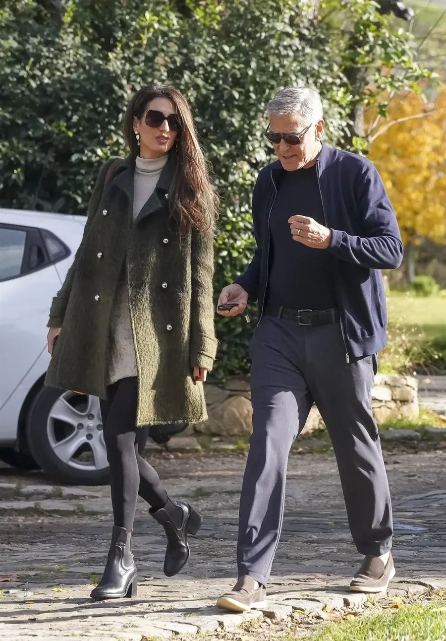 Ja si Amal Clooney i bëri këto çizme të thjeshta (që