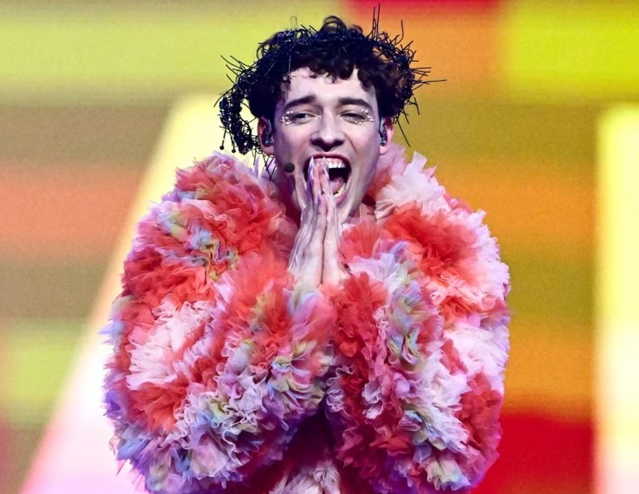 Pse fituesi i Eurovision-it ktheu trofeun?