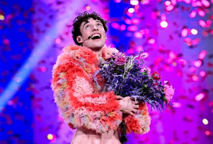 Pse fituesi i Eurovision-it ktheu trofeun?