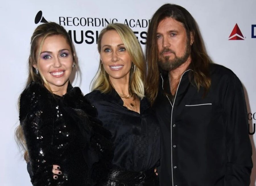 Çfarë?! Një grua po pretendon se është nëna e