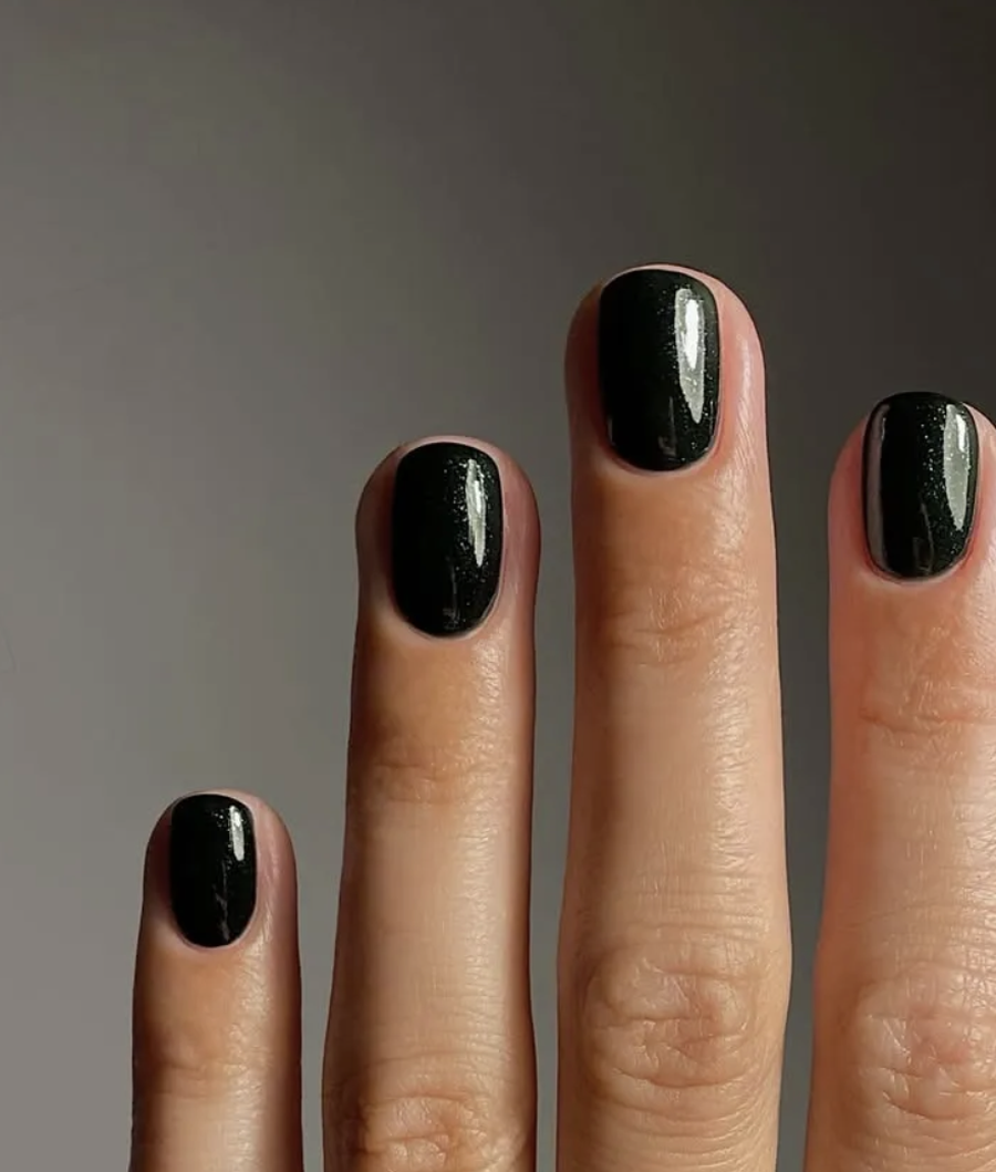 Tendenca e thonjve ‘goth’ për Krishtlindje është fiks