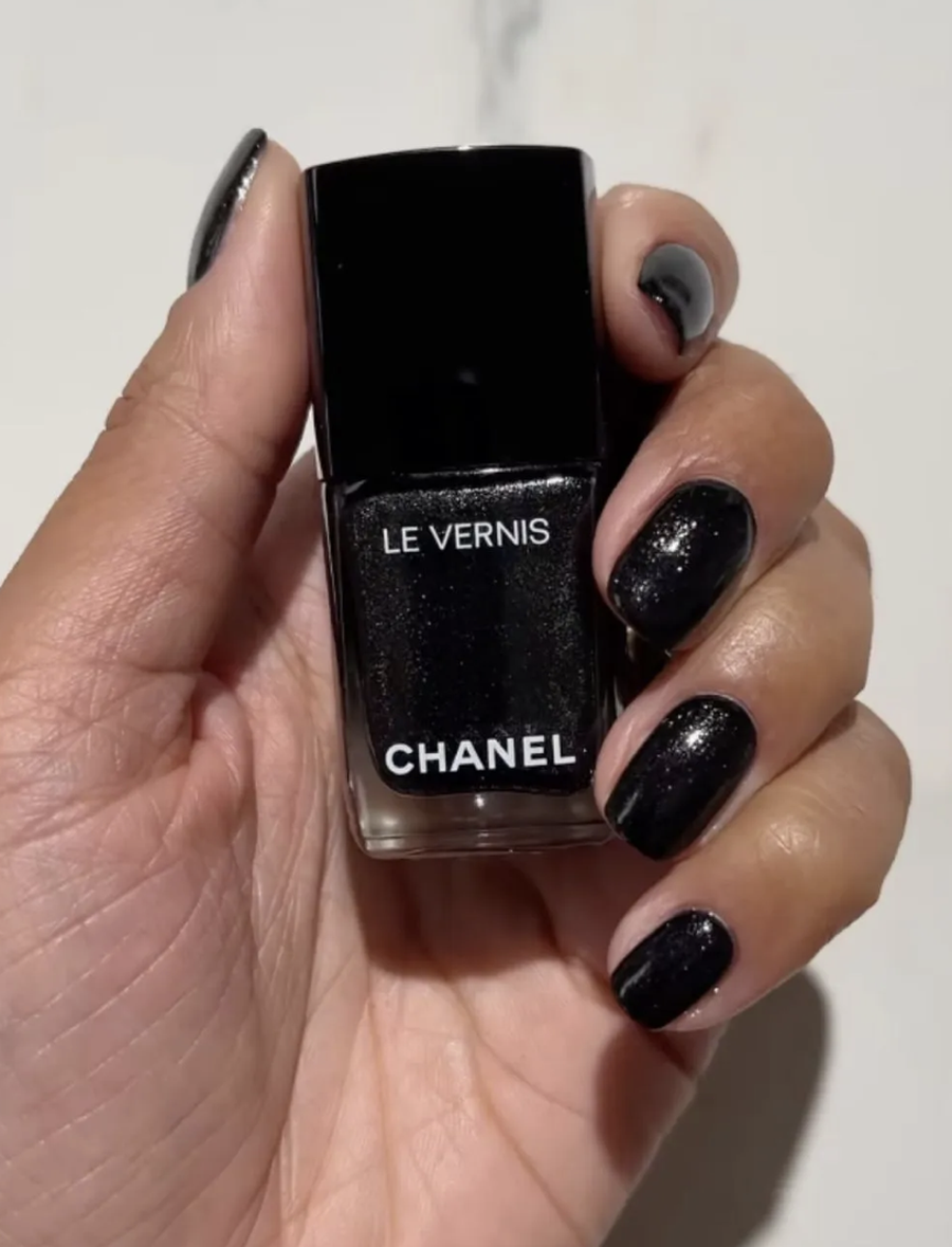 Tendenca e thonjve ‘goth’ për Krishtlindje është fiks