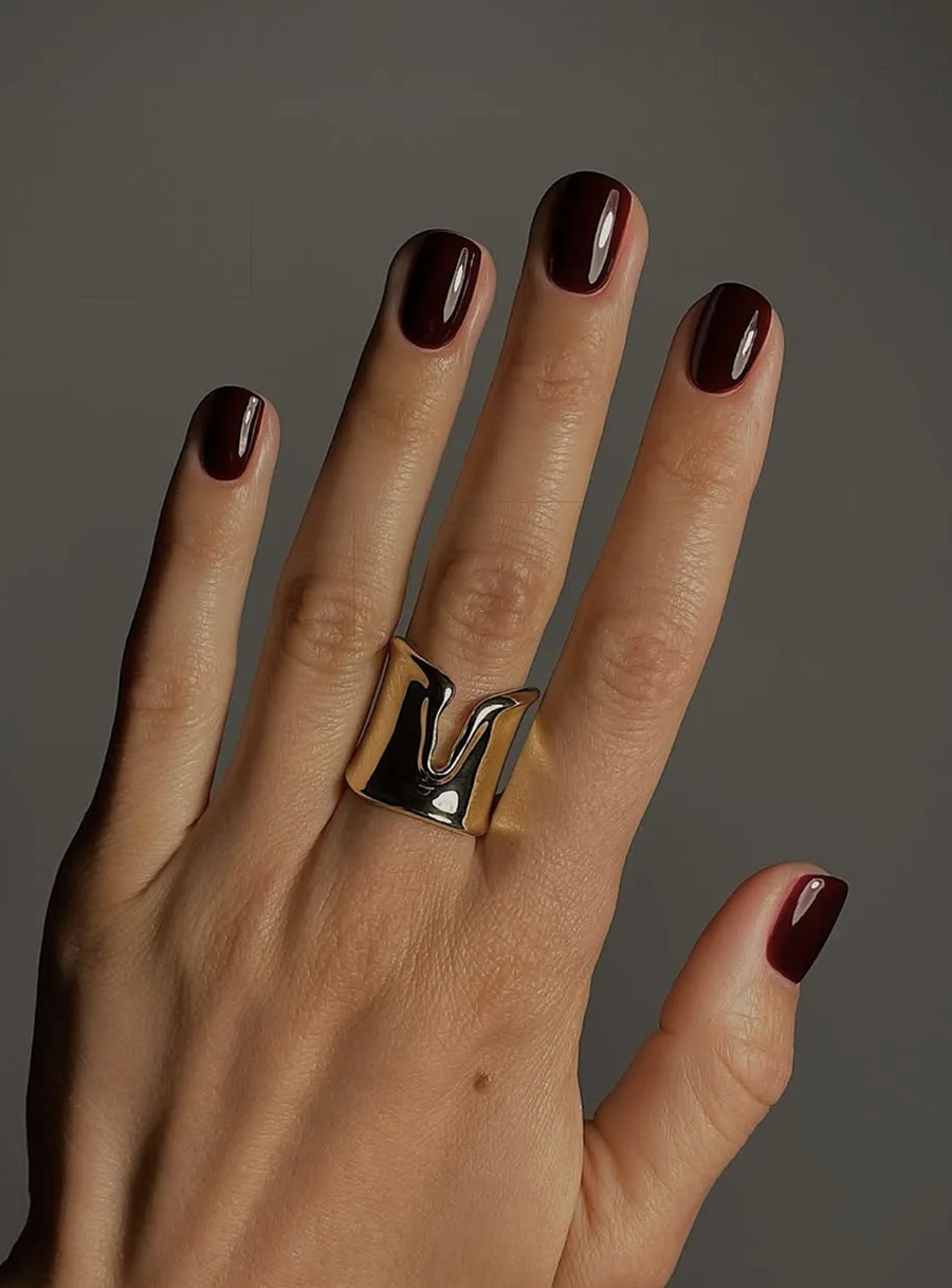 Tendenca e thonjve ‘goth’ për Krishtlindje është fiks