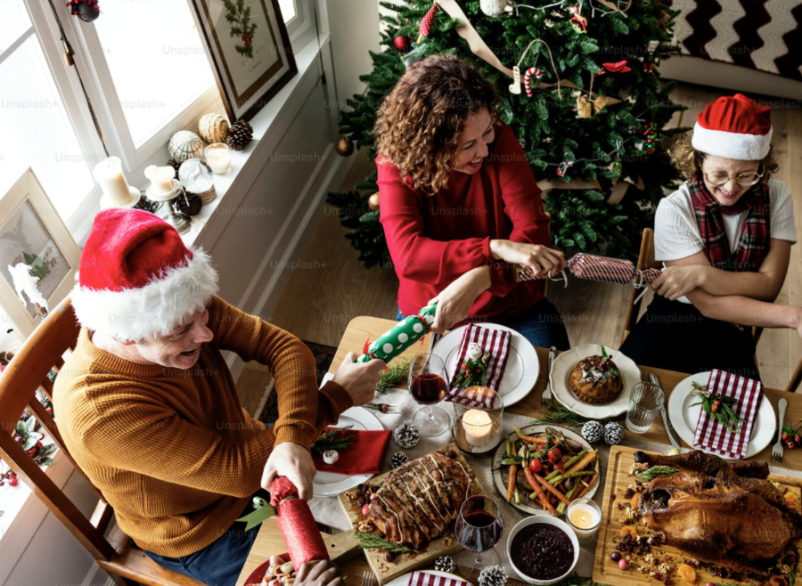 Festat & familjarët që fusin hundët kudo: Si t'i