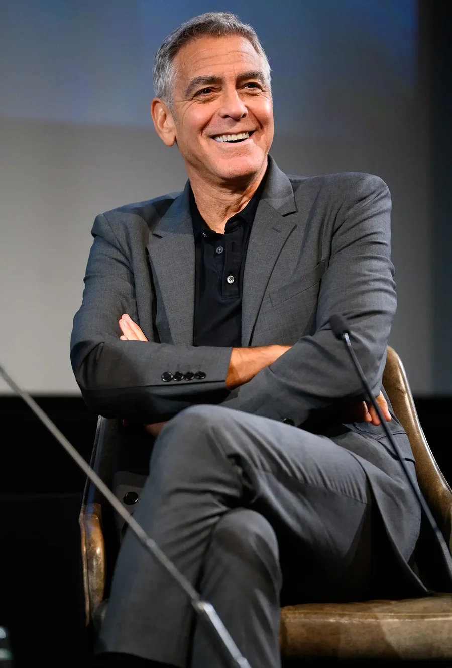 Me lezet, George Clooney tregoi se gruaja ia paska ndaluar puthjet në