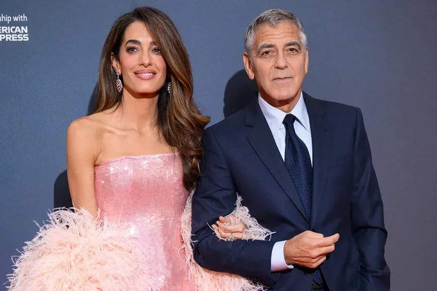 Me lezet, George Clooney tregoi se gruaja ia paska ndaluar puthjet në