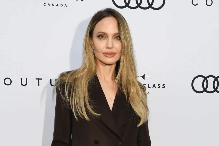 Angelina Jolie tregon p&euml;r her&euml; t&euml; par&euml; shenjat e