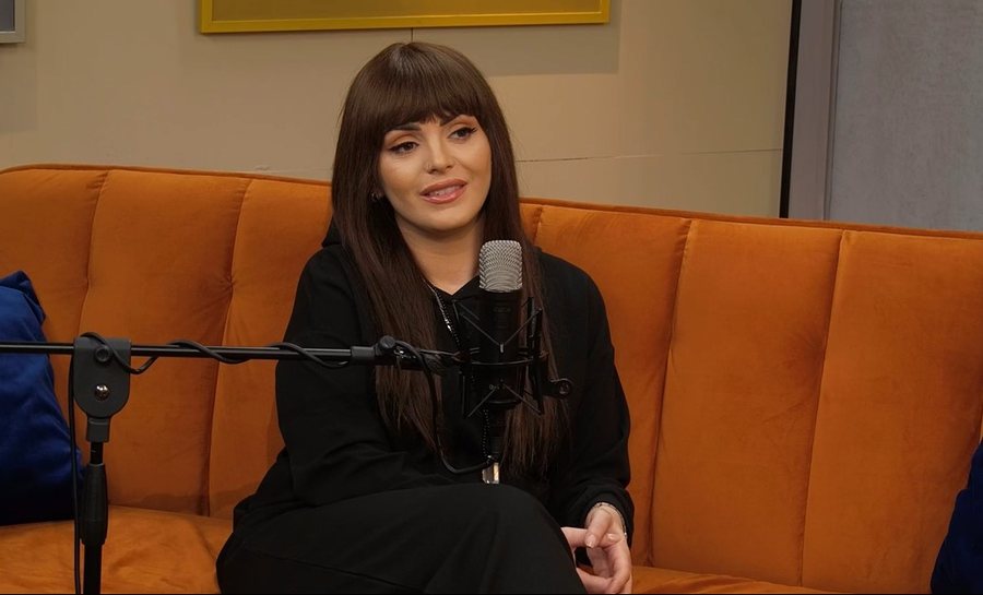 Fifi komenton polemikat nd&euml;r vite: Donald Veshaj, Arjola Demiri, Ana Lika