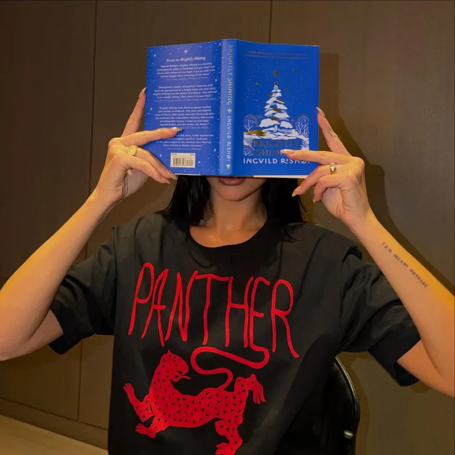 Thonjt&euml; minimalist&euml; t&euml; Dua Lip&euml;s jan&euml; ideal&euml;