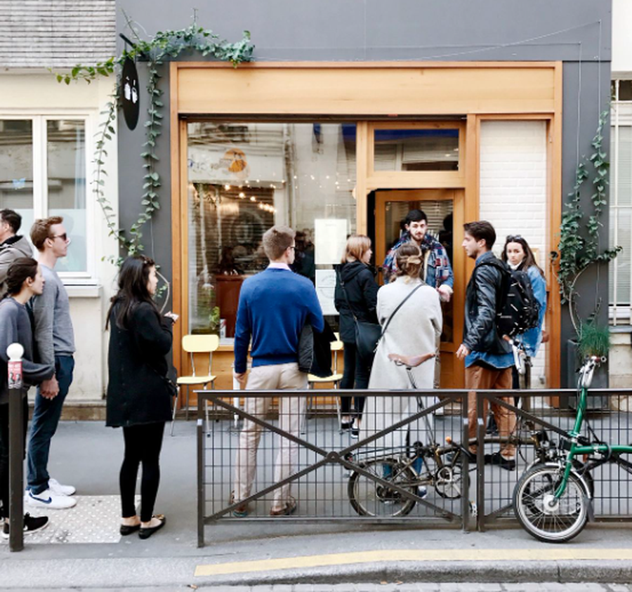 ?Pse presim me orë të tëra për ushqimet virale?