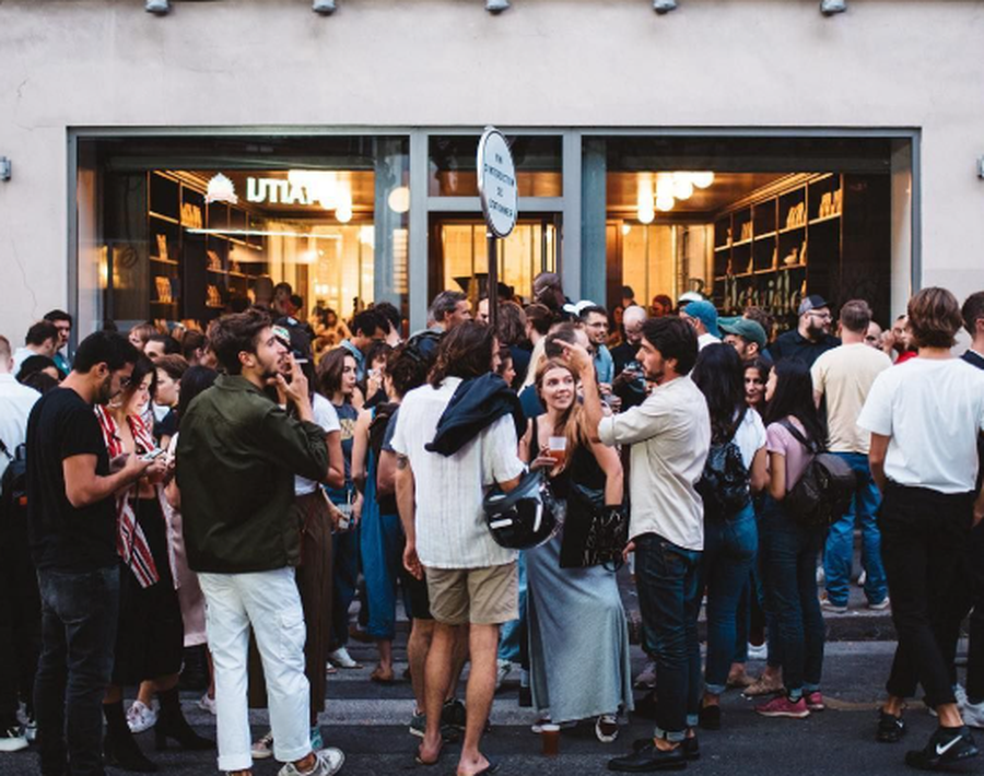 ?Pse presim me orë të tëra për ushqimet virale?