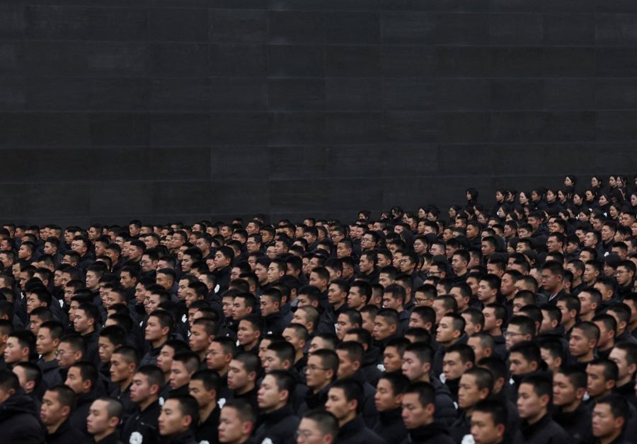 P&euml;rmes fotove: Bota n&euml; nj&euml; jav&euml;