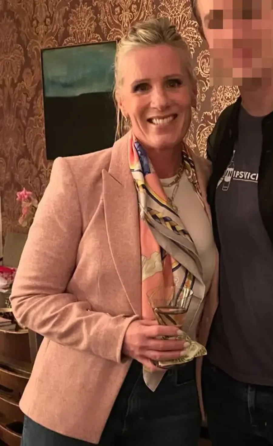 Kristin Cabot thyen heshtjen p&euml;r skandalin e &ldquo;kiss cam&rdquo;