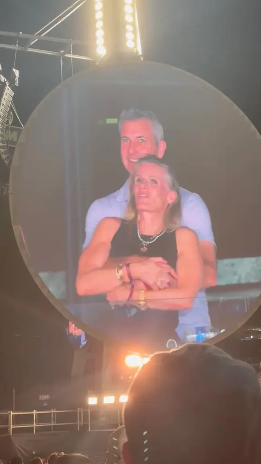 Kristin Cabot thyen heshtjen p&euml;r skandalin e &ldquo;kiss cam&rdquo;