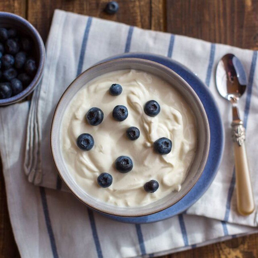 Personi m&euml; i vjet&euml;r n&euml; bot&euml; e konsumonte k&euml;t&euml;