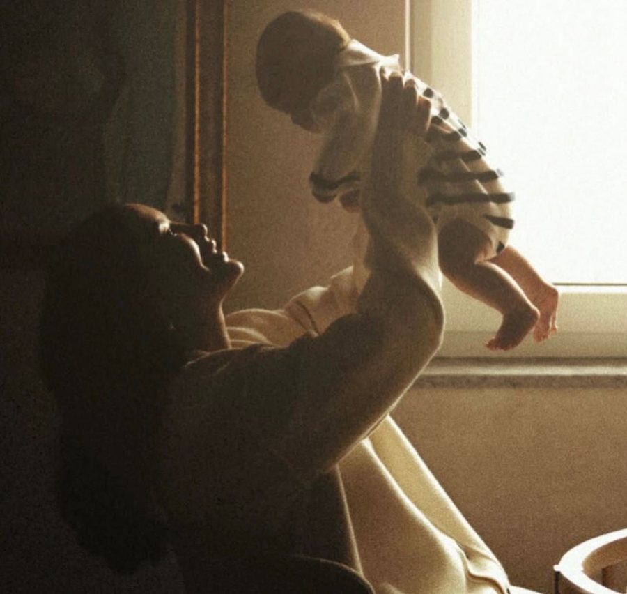 Bebush&euml; dhe buz&euml;qeshje: VIP-at shqiptar&euml; q&euml; u b&euml;n&euml;