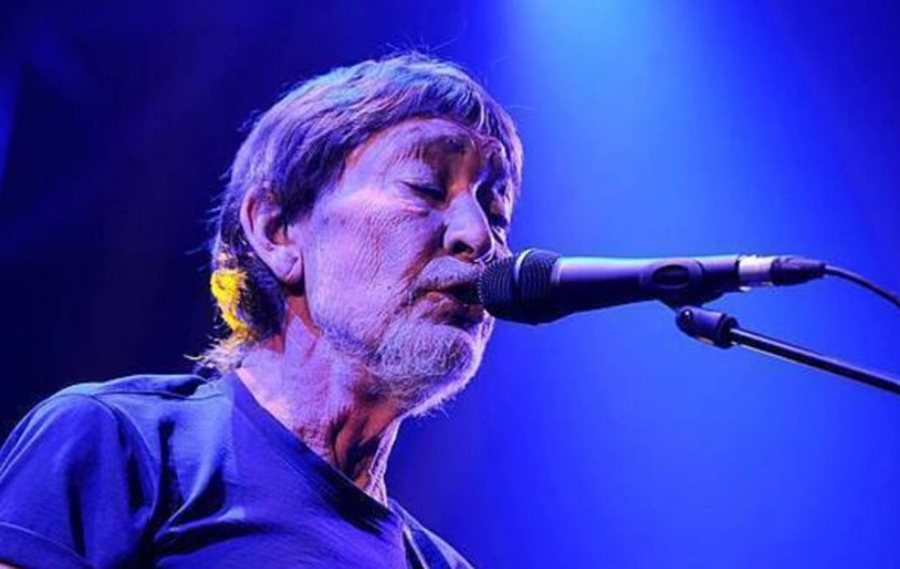 Ndahet nga jeta k&euml;ng&euml;tari i &ldquo;Driving Home for Christmas&rdquo;,