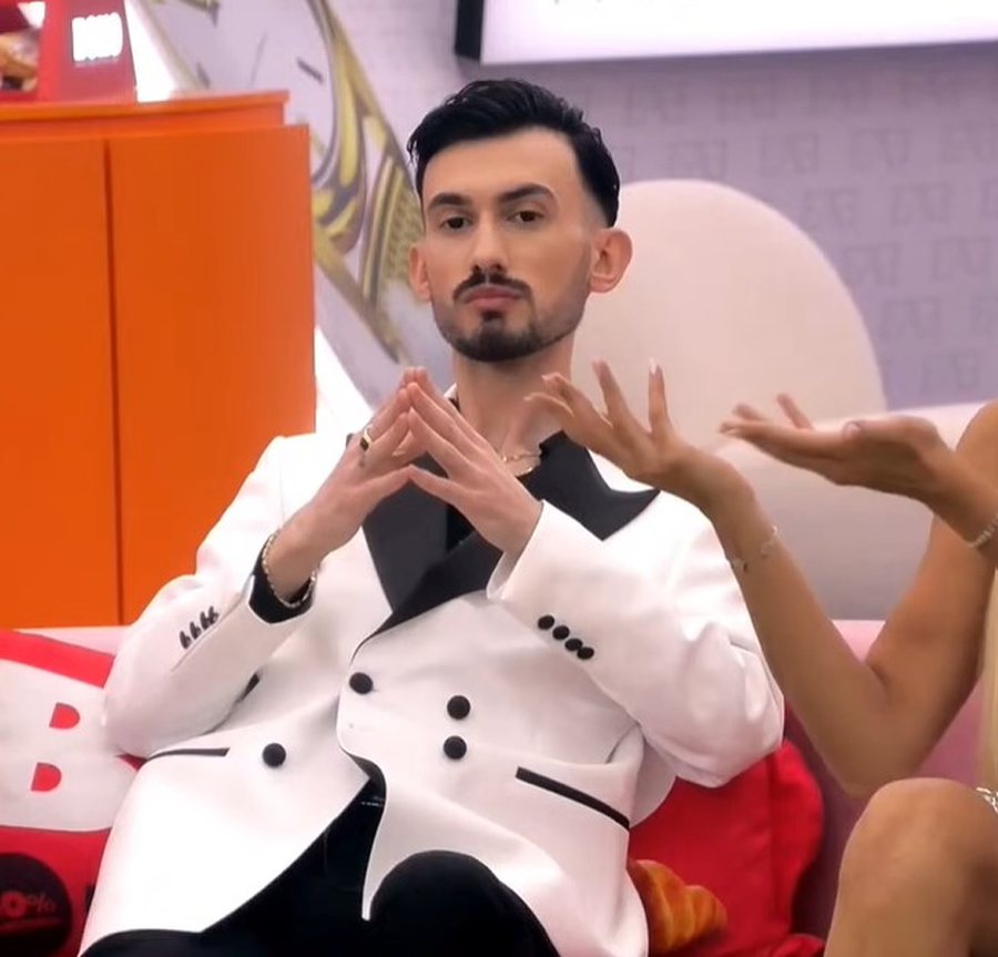 P&euml;r ty q&euml; fjete her&euml;t: Momentet ky&ccedil;e n&euml;