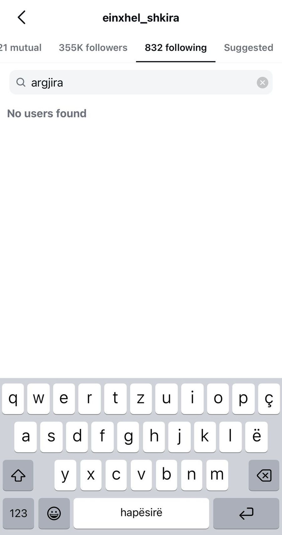Graciano Tagani reagon duke thumbuar Einxhel Shkir&euml;n pas veprimit t&euml;
