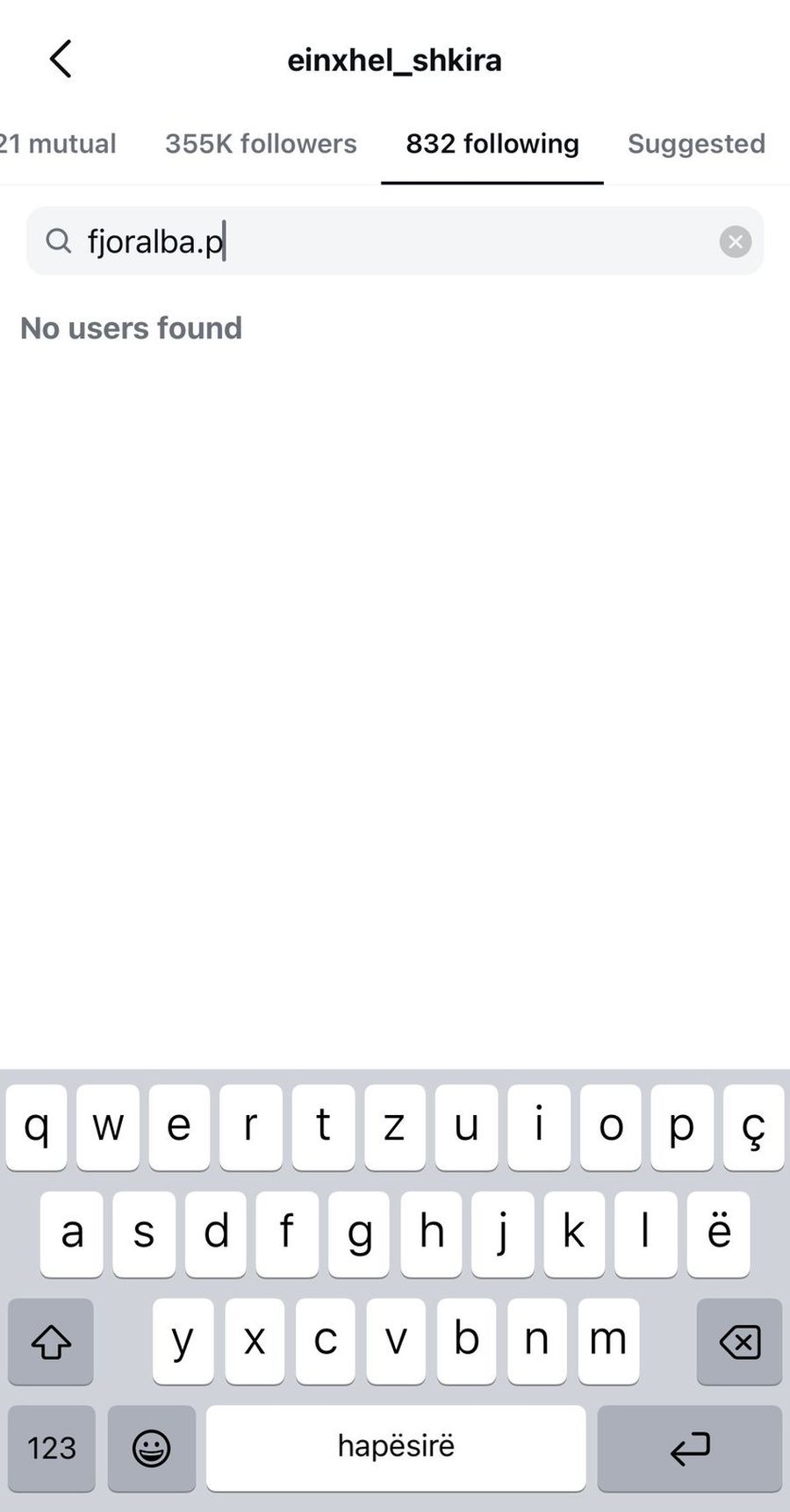 Graciano Tagani reagon duke thumbuar Einxhel Shkir&euml;n pas veprimit t&euml;