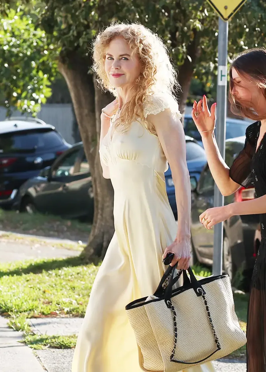 Nicole Kidman heq dorë nga paruket dhe shfaqet pas një kohe *të