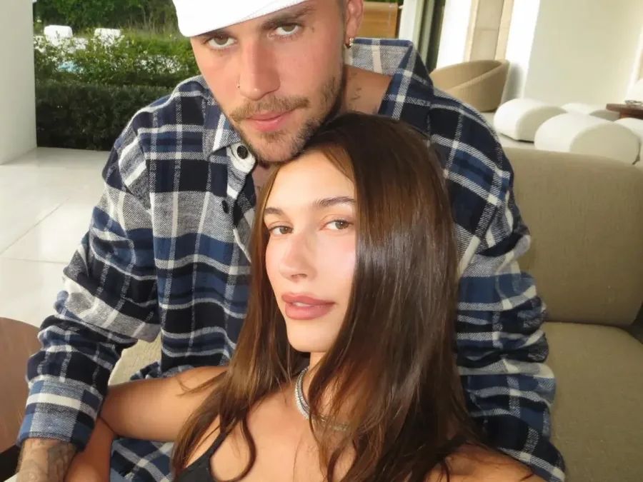 Justin Bieber ndan foto t&euml; rralla t&euml; djalit; jep mesazhin prek&euml;s