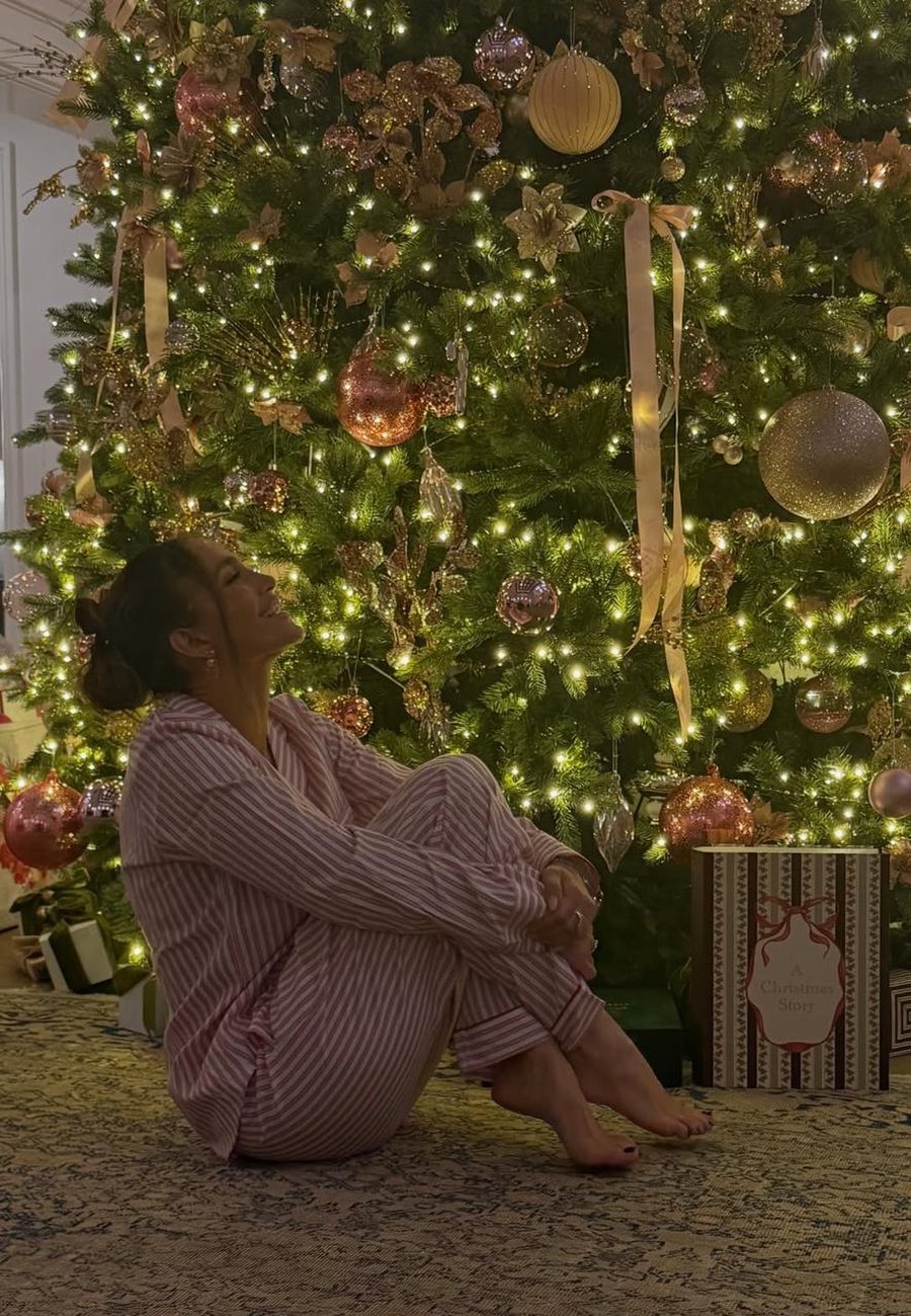 Duhet t&euml; shihni si i kombinon J.Lo pizhamet, q&euml; t&euml; bindeni