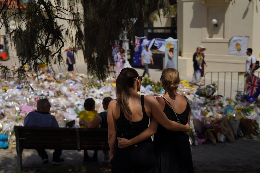 P&euml;rmes fotove: Bota n&euml; nj&euml; jav&euml;