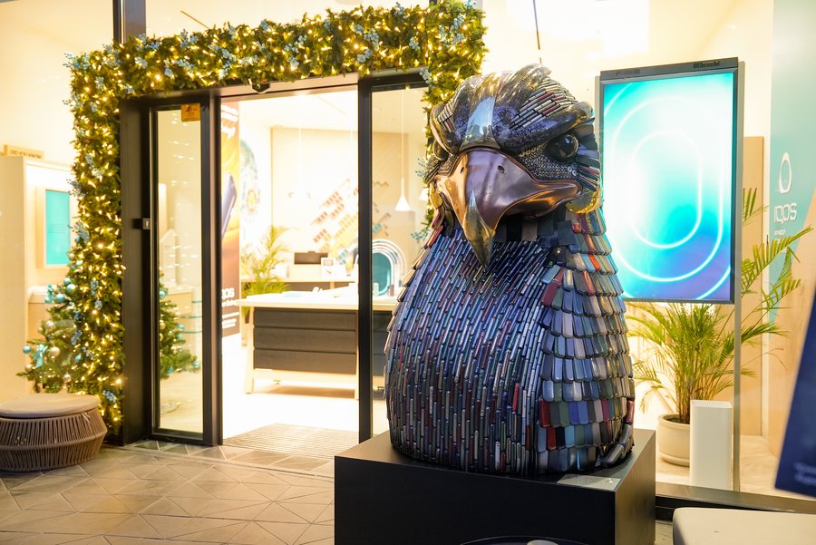 Visions of Tomorrow. Nj&euml; shqiponj&euml; me pajisje t&euml; p&euml;rdorura