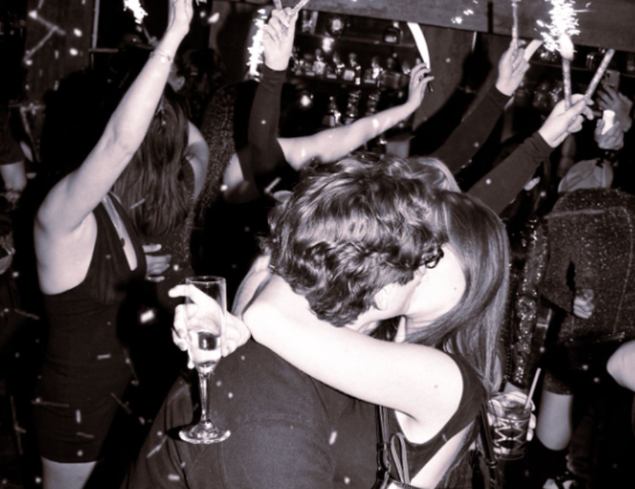 Arsyeja e v&euml;rtet&euml; pse njer&euml;zit *duhet* t&euml; puthen n&euml;