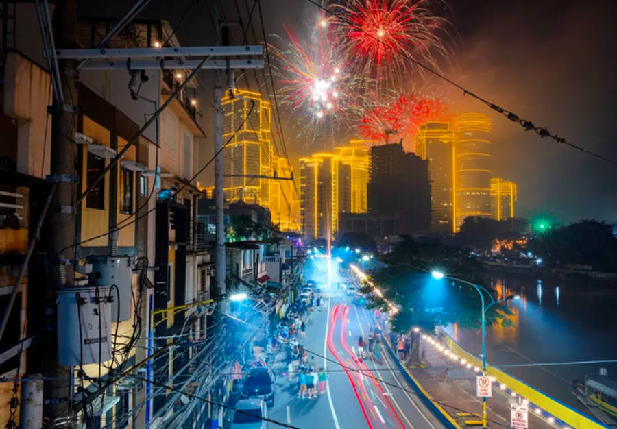 P&euml;rmes fotove: Festimet e Vitit t&euml; Ri n&euml; mbar&euml; bot&euml;n